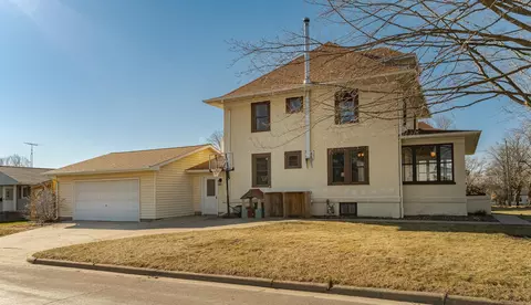 115 2nd St SE, Plainview, MN 55964