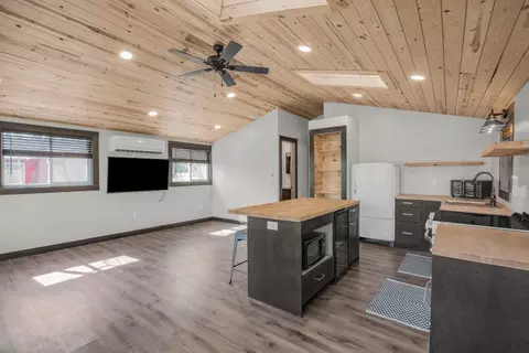 27843 Lakelawn Dr, Lindstrom, MN 55045