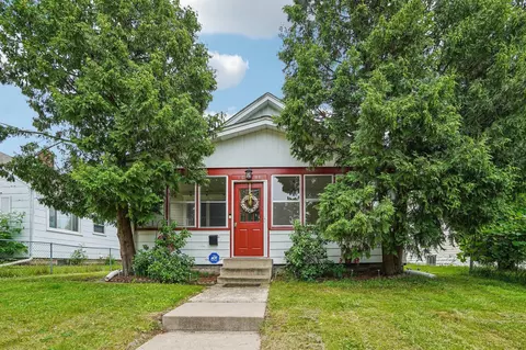 1694 Ivy Ave E, Saint Paul, MN 55106