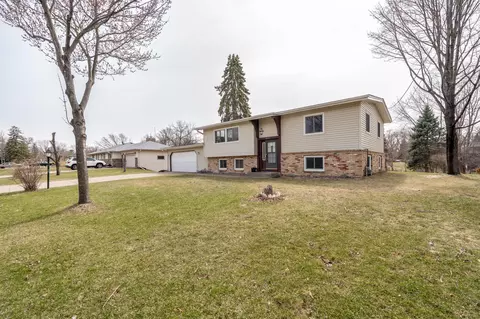 6401 Shingle Creek Dr, Brooklyn Park, MN 55445