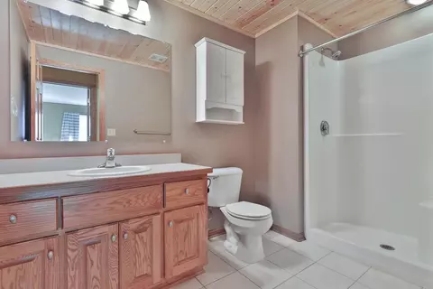 Bath - 13441 Pine View Pl, Lindstrom, MN 55045 photo 3 of 4