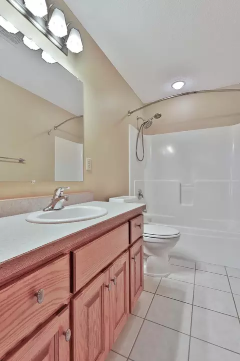 Bath - 13441 Pine View Pl, Lindstrom, MN 55045 photo 1 of 4