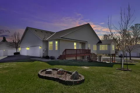 13441 Pine View Pl, Lindstrom, MN 55045
