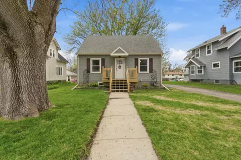 808 5th St SE, Waseca, MN 56093