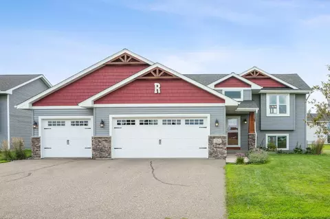 1142 W Edge Pl, New Richmond, WI 54017