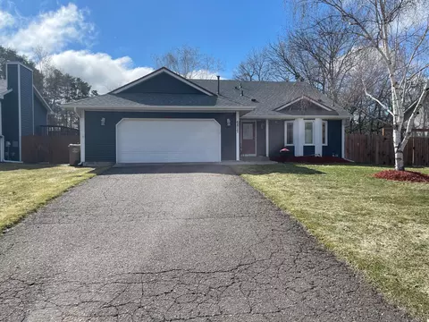 6817 29th St N, Oakdale, MN 55128