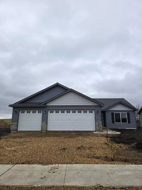 317 Falcon Run, Eagle Lake, MN 56024