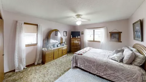 Bedroom - 1412 Regency Ln, Albert Lea, MN 56007 photo 3 of 3