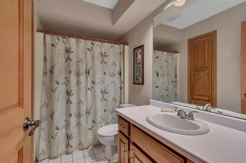 Bath - 4960 15th Ave SE, Saint Cloud, MN 56304 photo 3 of 3