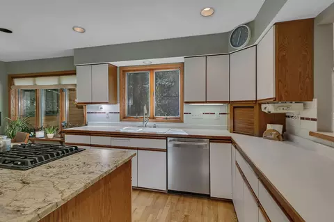 Kitchen - 4960 15th Ave SE, Saint Cloud, MN 56304 photo 4 of 6