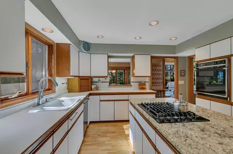 Kitchen - 4960 15th Ave SE, Saint Cloud, MN 56304 photo 5 of 6