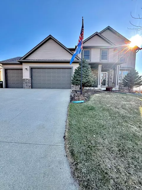 896 Golfview Ave, Zumbrota, MN 55992