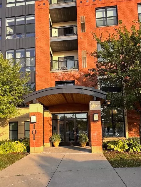 101 Saint Olaf Ave #402, Northfield, MN 55057
