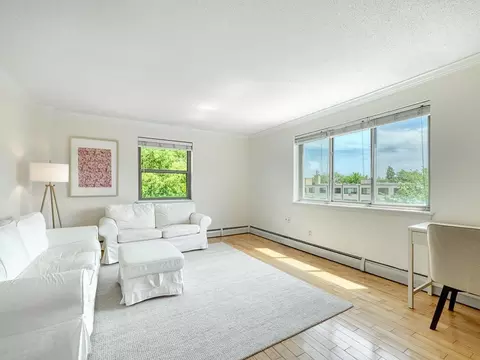 2727 W 43rd St #409, Minneapolis, MN 55410