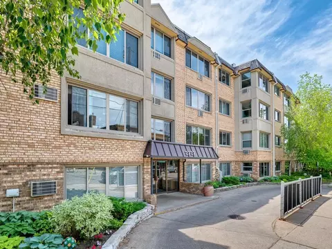 2727 W 43rd St #409, Minneapolis, MN 55410