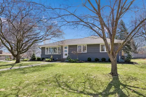 5121 Valley View Rd, Edina, MN 55436