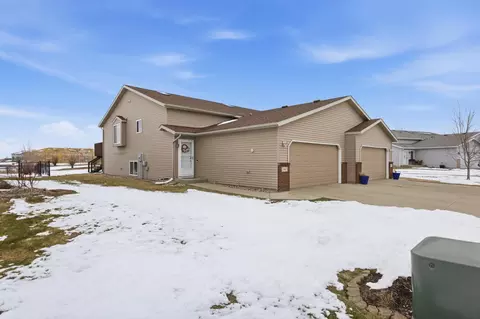 3467 Eagle Run Ln, West Fargo, ND 58078