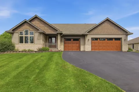 704 Spruce Dr, Hudson, WI 54016