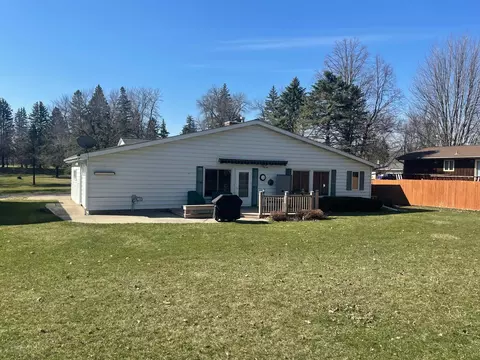 Exterior - 207 E Hollett St, Tracy, MN 56175 photo 2 of 12