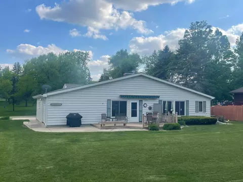 Exterior - 207 E Hollett St, Tracy, MN 56175 photo 3 of 12