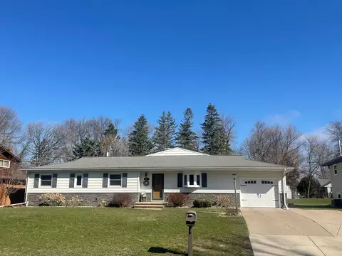 207 E Hollett St, Tracy, MN 56175