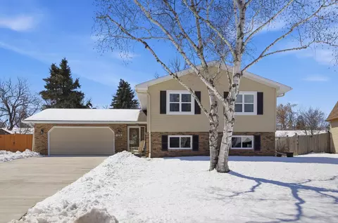 417 Valley Ave, Moorhead, MN 56560