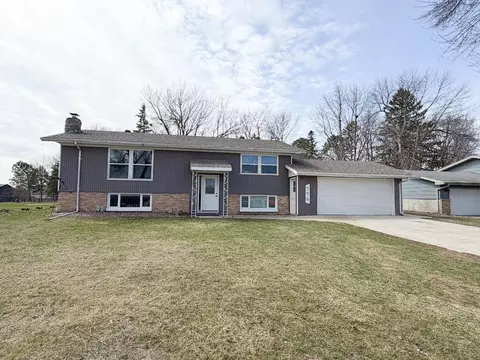 746 W Shore Dr, Worthington, MN 56187