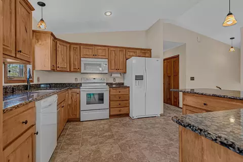 Kitchen - 7101 Browns Ln, Brainerd, MN 56401 photo 3 of 4