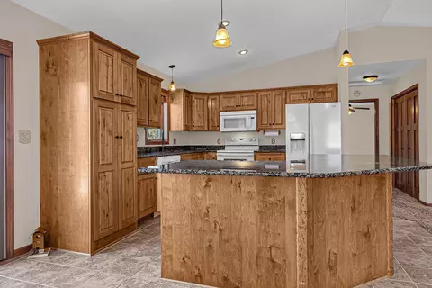 Kitchen - 7101 Browns Ln, Brainerd, MN 56401 photo 2 of 4