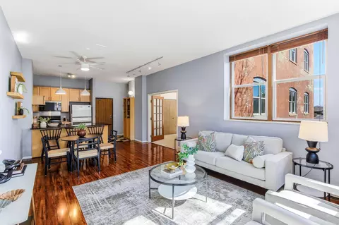 215 7th St NE #202, Minneapolis, MN 55413