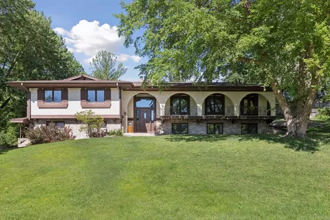1815 Noble Dr N, Golden Valley, MN 55422