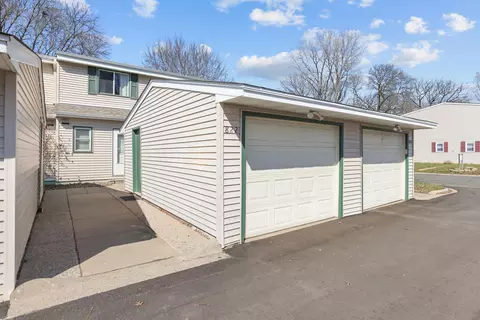 822 Woodgate Dr, Vadnais Heights, MN 55127