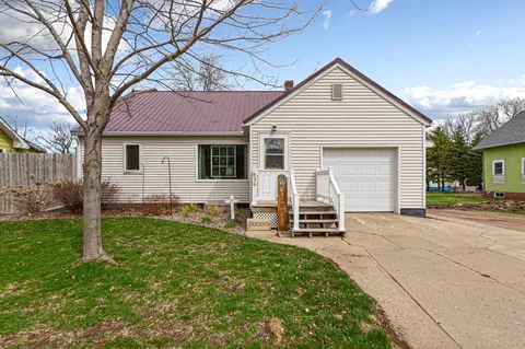 636 8th St, Westbrook, MN 56183