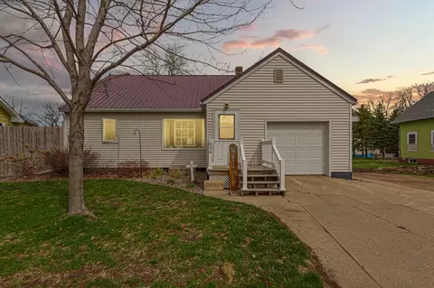 Exterior - 636 8th St, Westbrook, MN 56183 photo 2 of 10