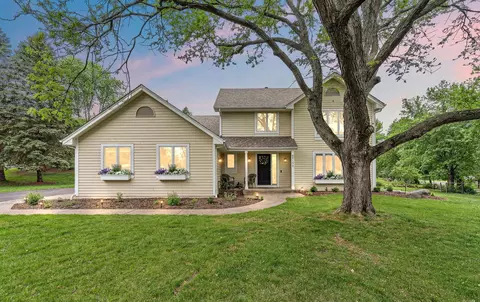 2741 Crescent Ridge Rd, Minnetonka, MN 55305