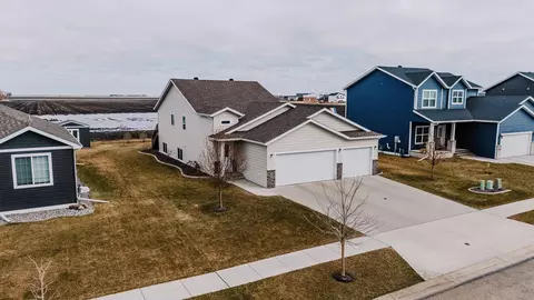 1702 42nd St S, Moorhead, MN 56560