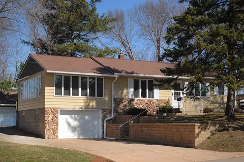 2665 Maryland Ave E, Maplewood, MN 55119