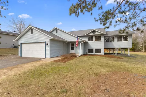 5575 Flint Trl, Wyoming, MN 55092