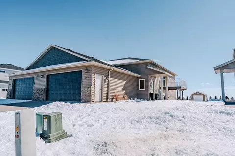 1217 Morningside Dr, Casselton, ND 58012