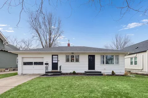 317 E 1st St, Waconia, MN 55387