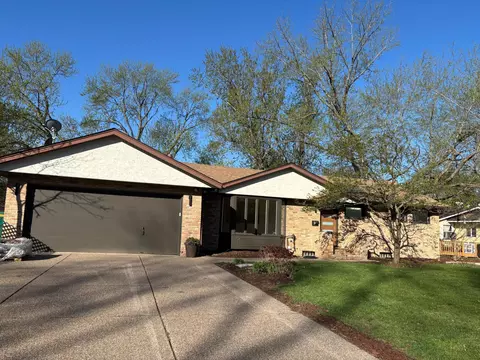 2841 W 91st St, Bloomington, MN 55431