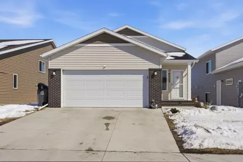 4522 18th St S, Moorhead, MN 56560