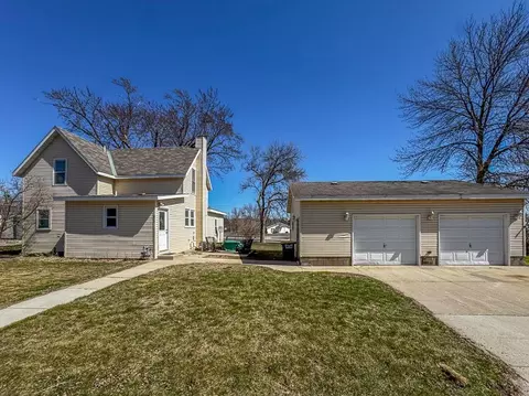 672 S Anna Ave, Lake Crystal, MN 56055