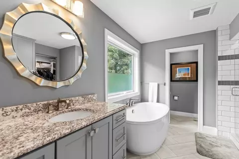Bath - 6105 Pine Grove Rd, Edina, MN 55436 photo 3 of 12