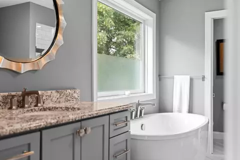 Bath - 6105 Pine Grove Rd, Edina, MN 55436 photo 2 of 12