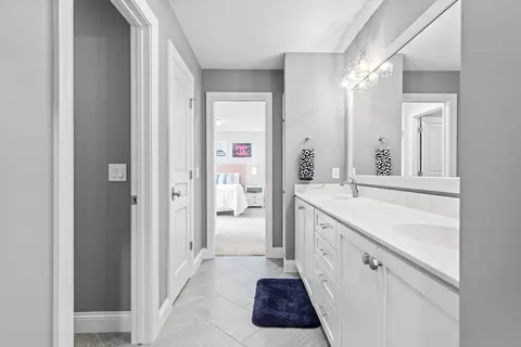 Bath - 6105 Pine Grove Rd, Edina, MN 55436 photo 9 of 12