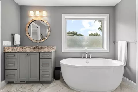 Bath - 6105 Pine Grove Rd, Edina, MN 55436 photo 6 of 12