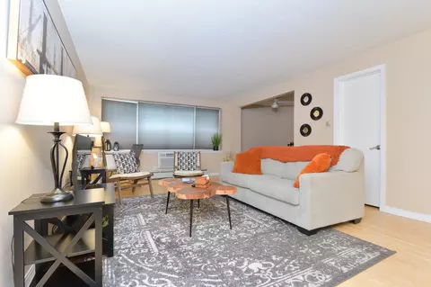 2700 W 44th St #115, Minneapolis, MN 55410