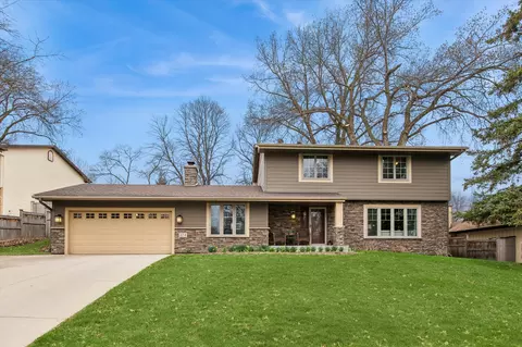 324 Hillcrest Ln, Burnsville, MN 55337