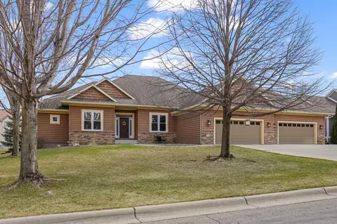 1929 Woodcrest Dr NE, Owatonna, MN 55060